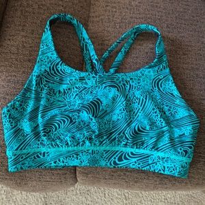 EUC Lululemon sports bra size 6